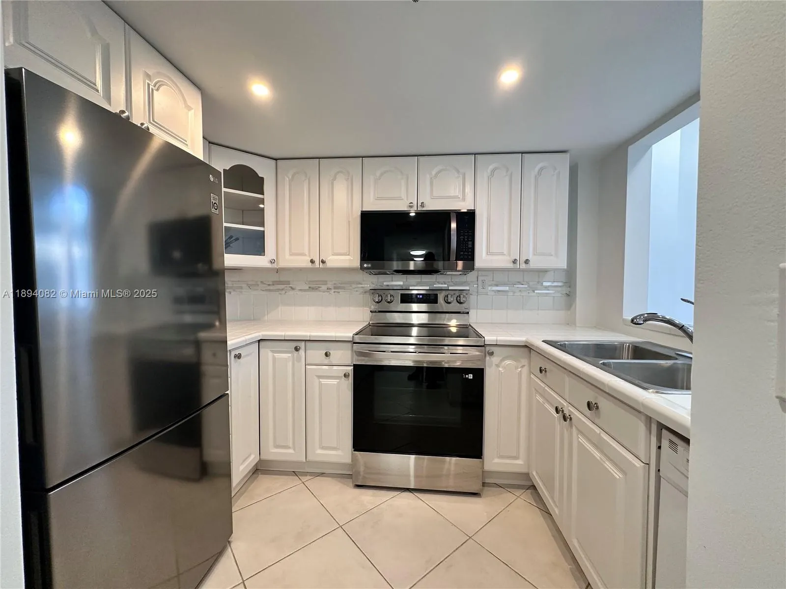 540 Brickell Key Dr, #302