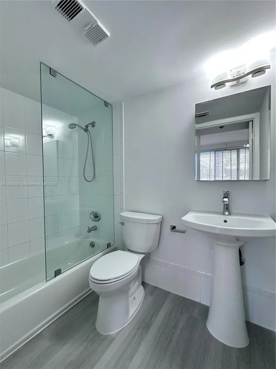 540 Brickell Key Dr, #302