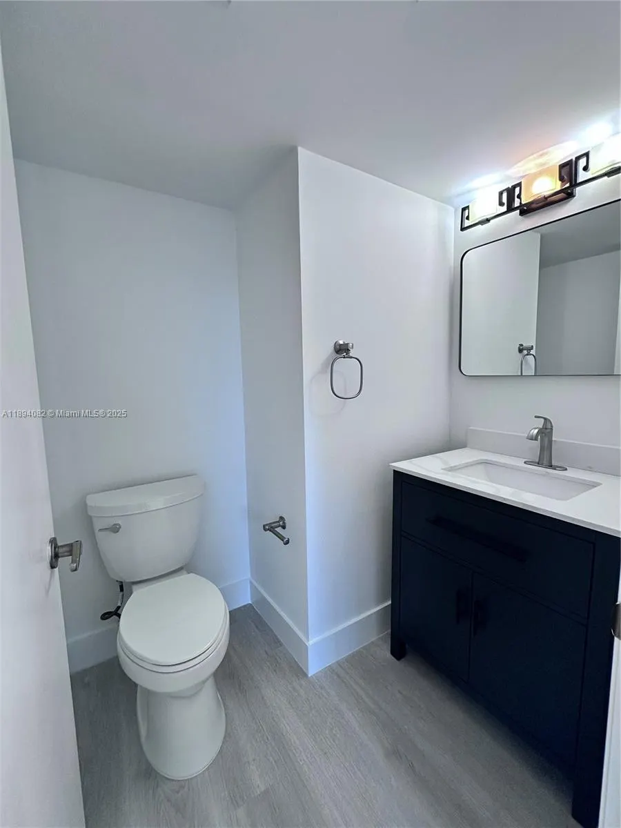 540 Brickell Key Dr, #302