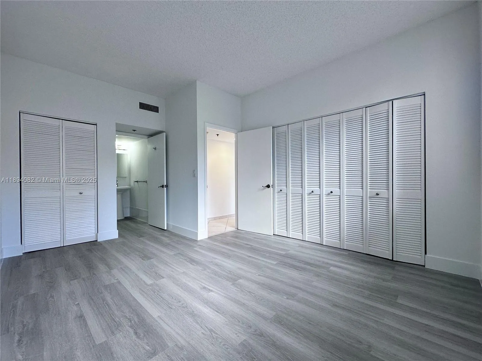 540 Brickell Key Dr, #302