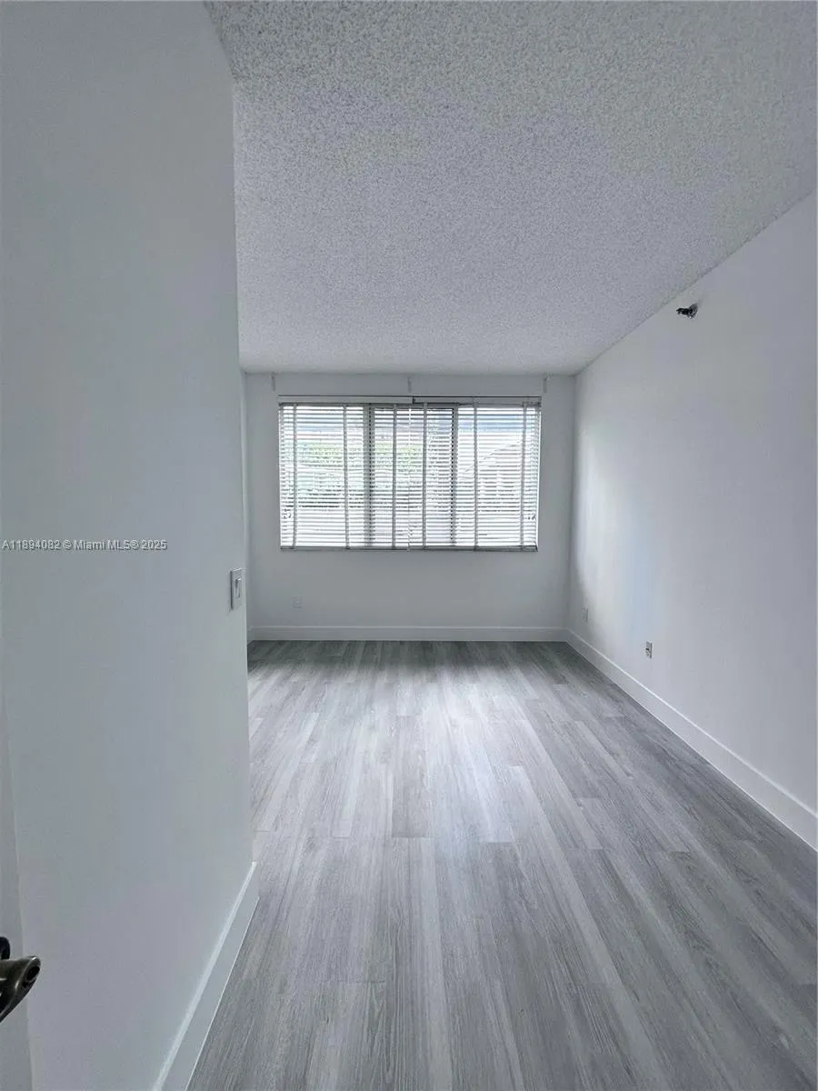 540 Brickell Key Dr, #302