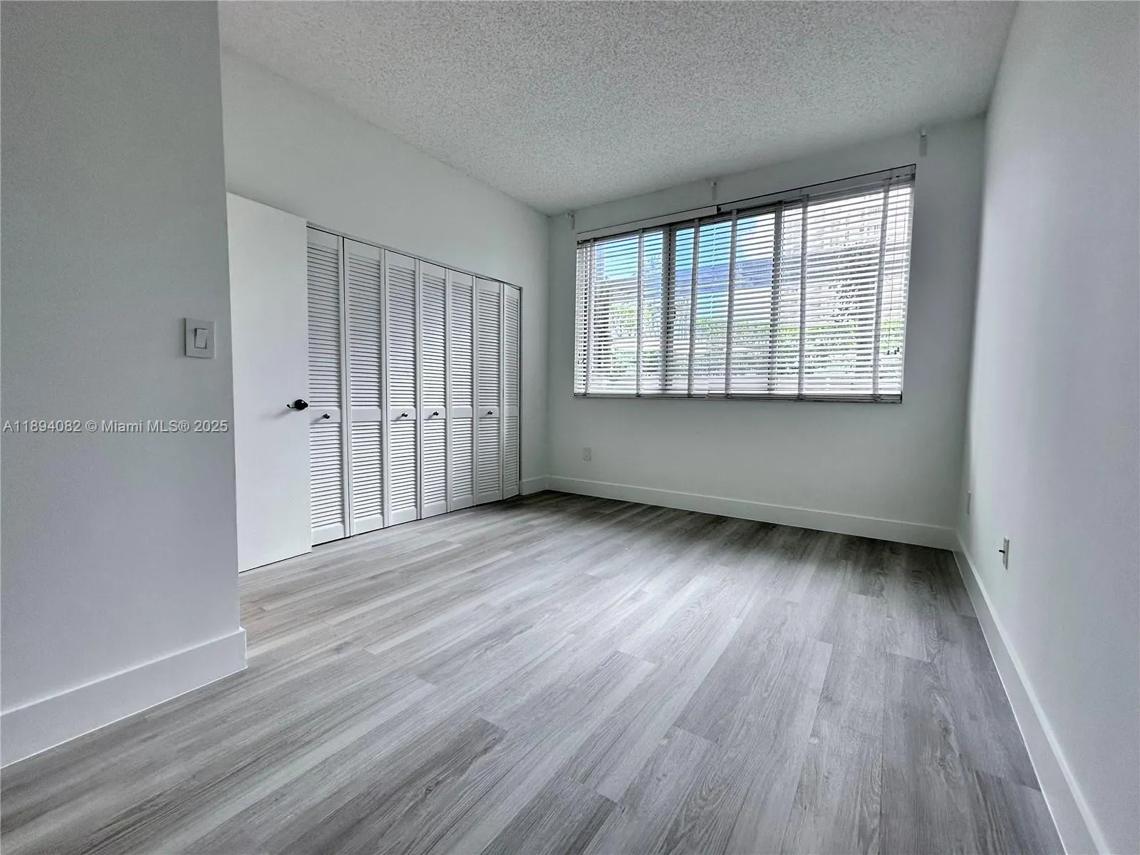 540 Brickell Key Dr, #302