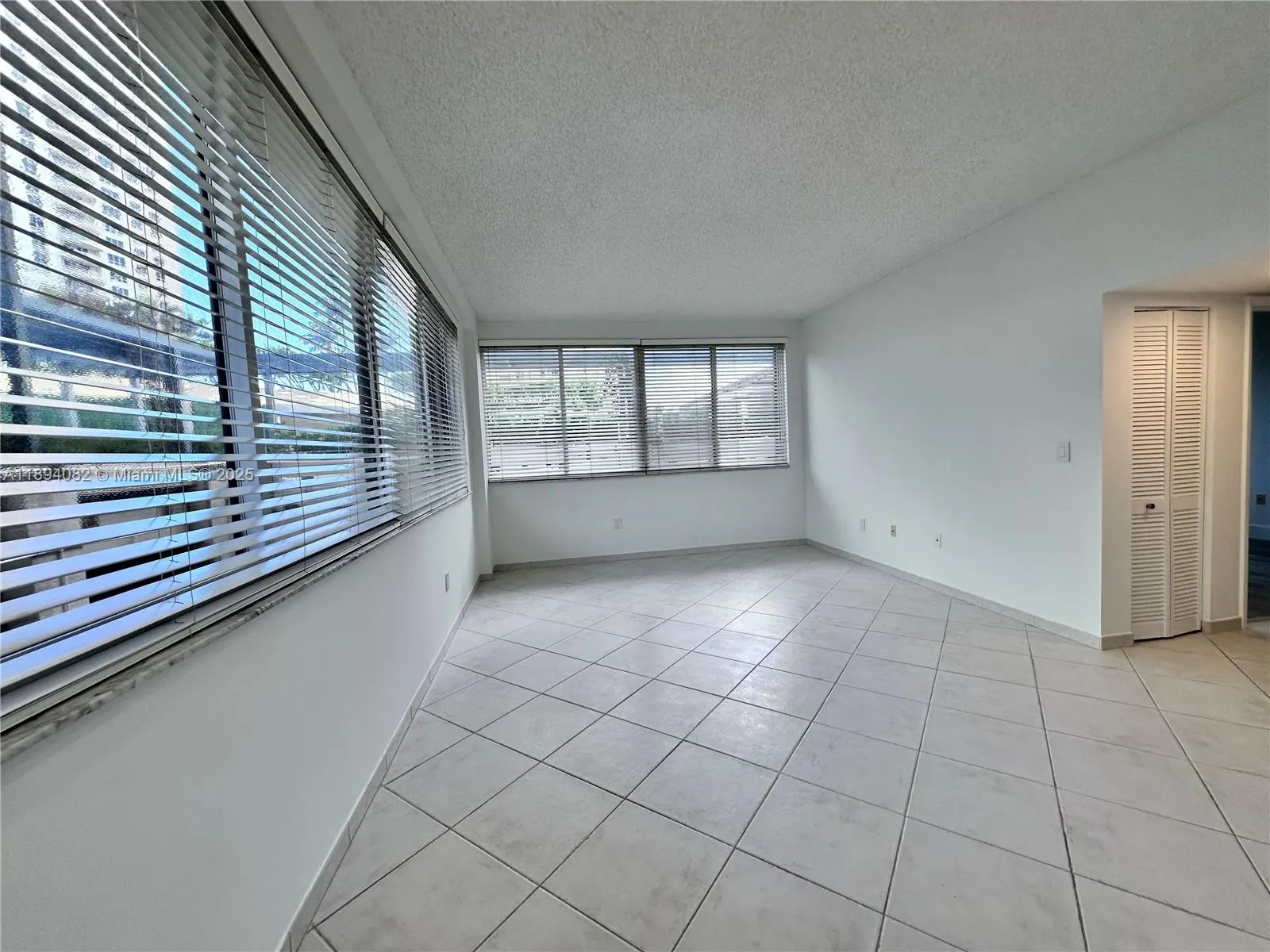 540 Brickell Key Dr, #302