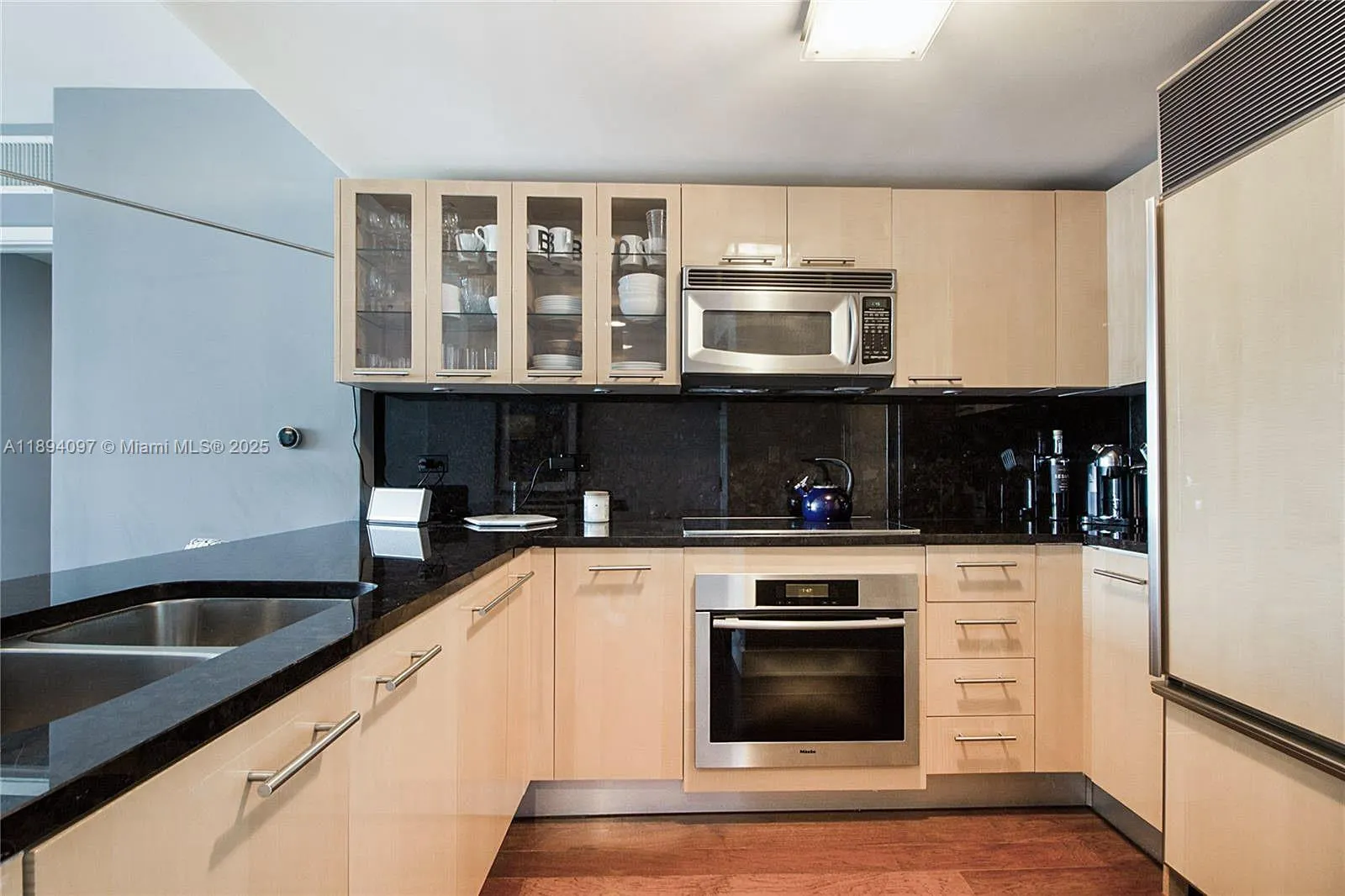 6801 Collins Ave, #1101