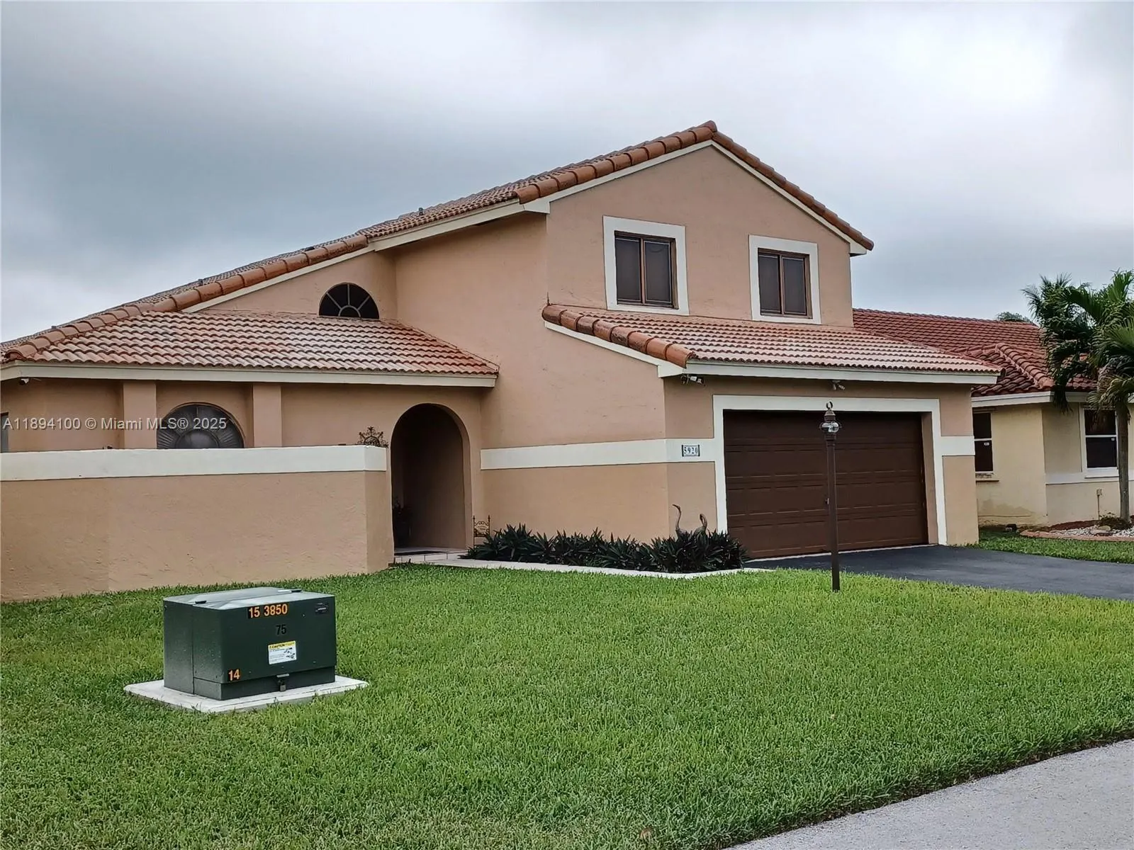 5920 York Ln