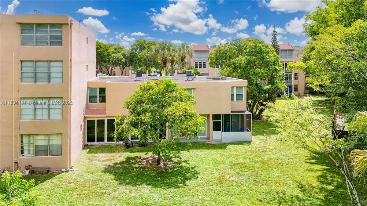9450 Live Oak Pl, #109