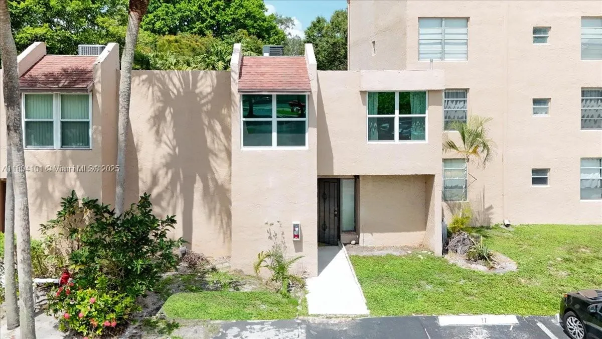 9450 Live Oak Pl, #109