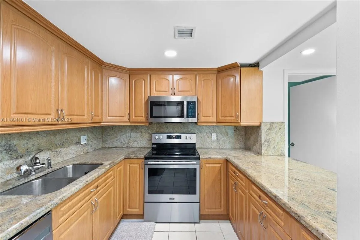 9450 Live Oak Pl, #109