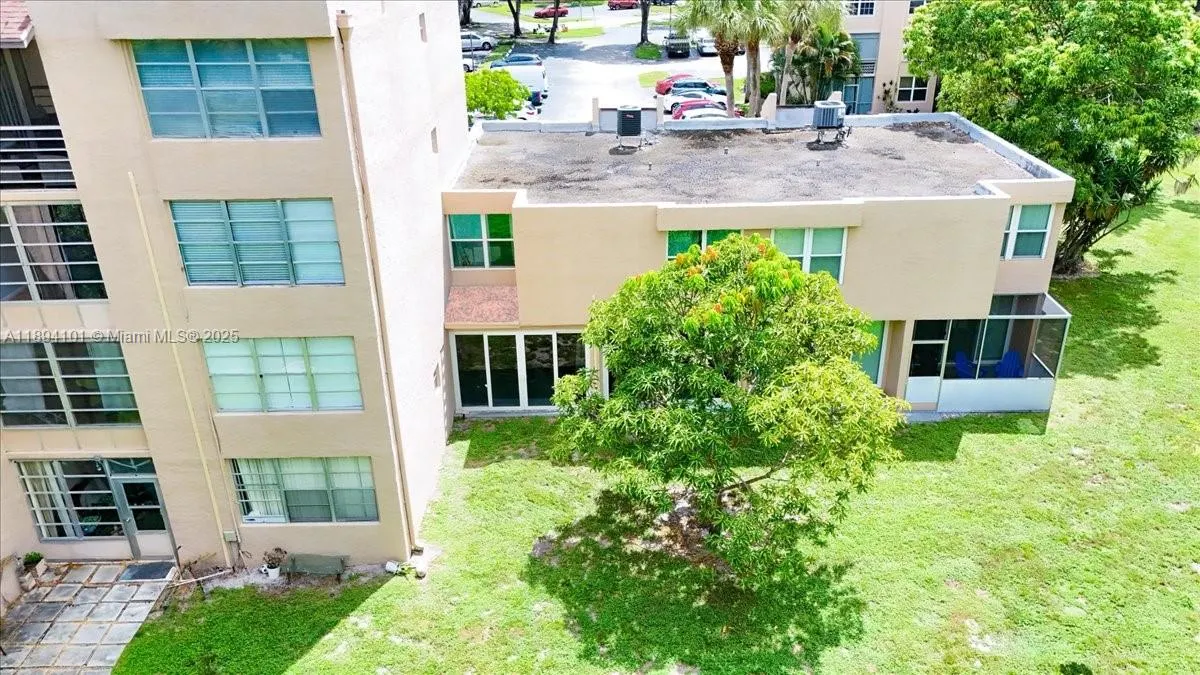 9450 Live Oak Pl, #109