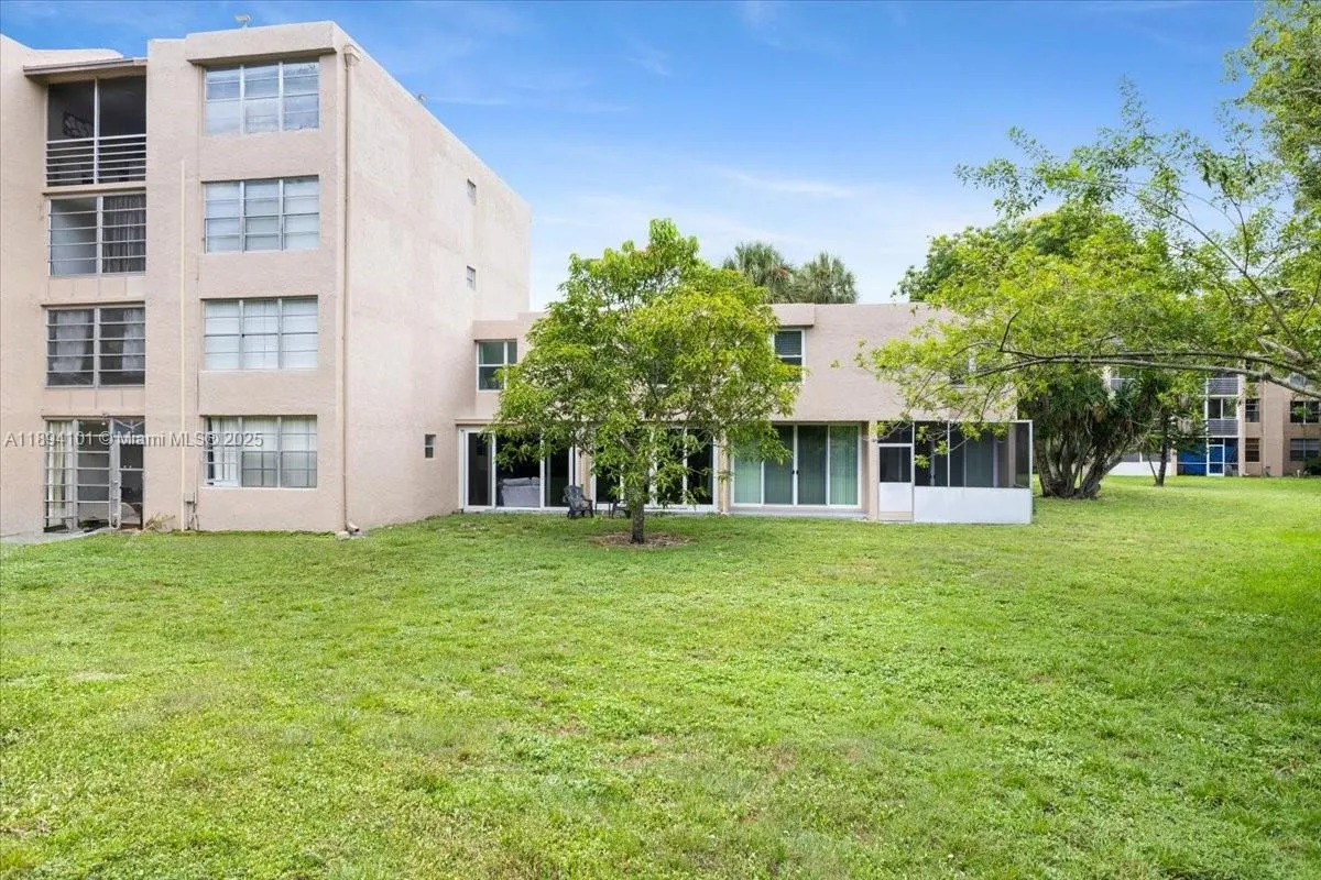 9450 Live Oak Pl, #109