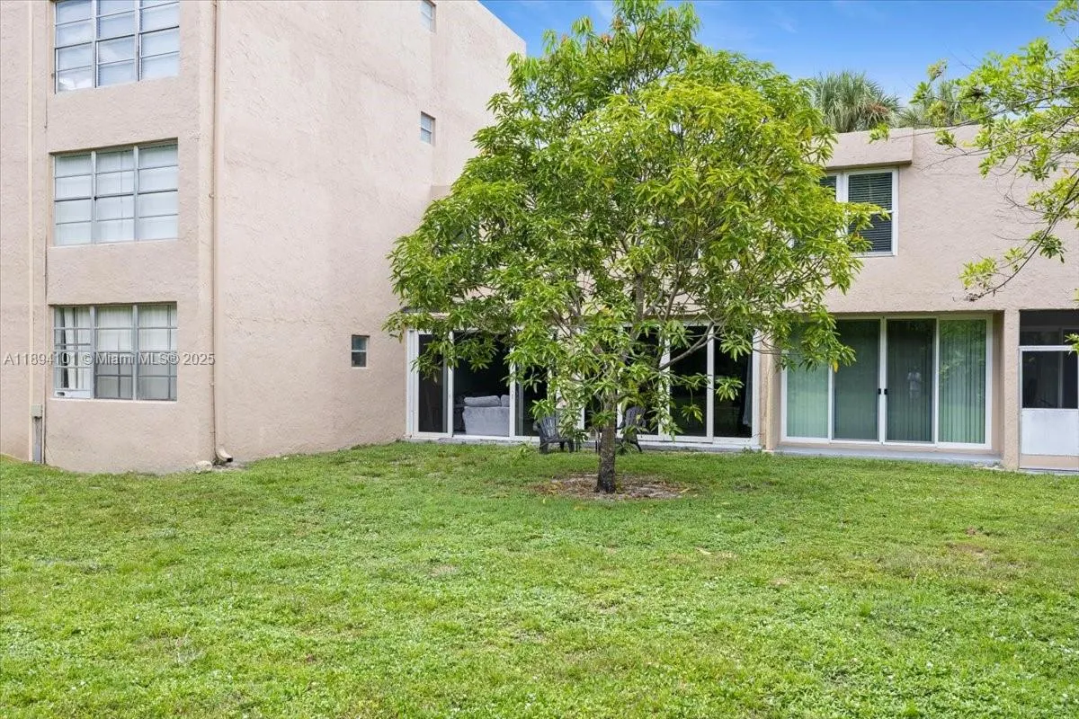 9450 Live Oak Pl, #109