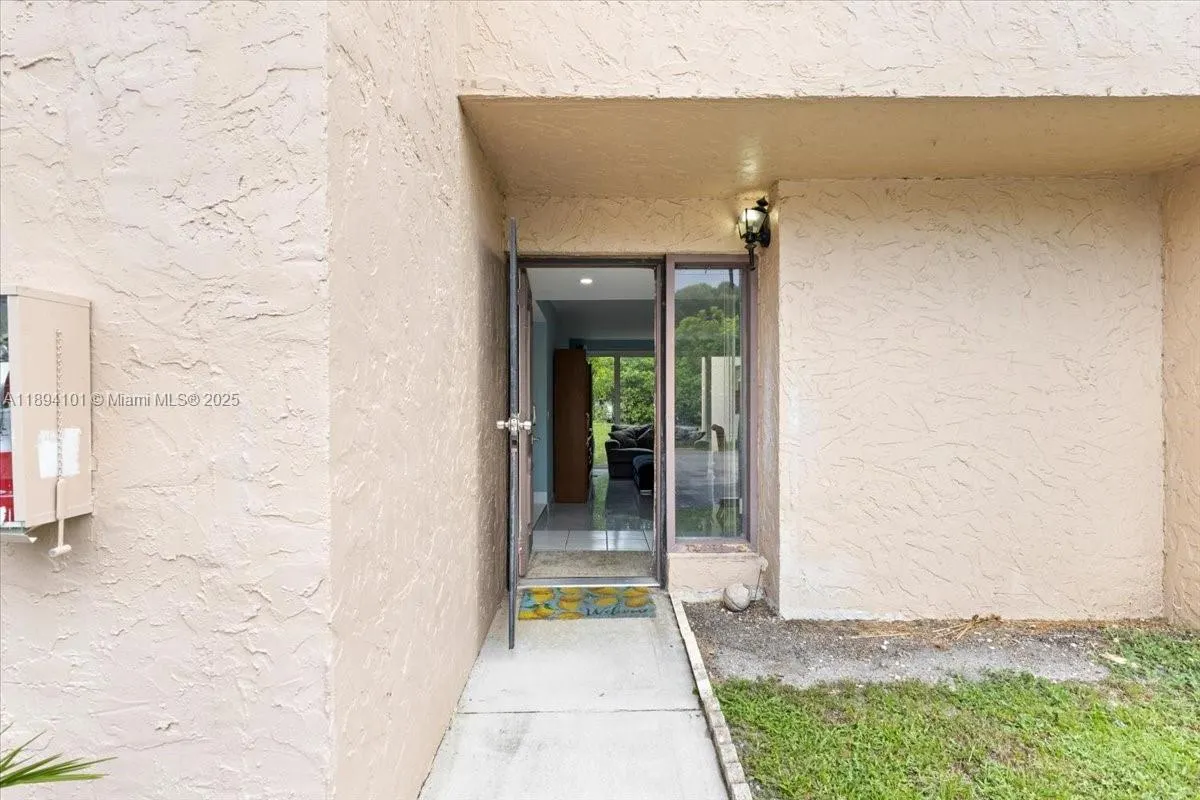 9450 Live Oak Pl, #109