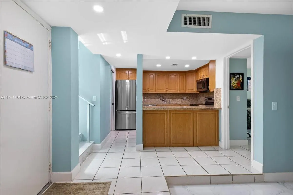 9450 Live Oak Pl, #109