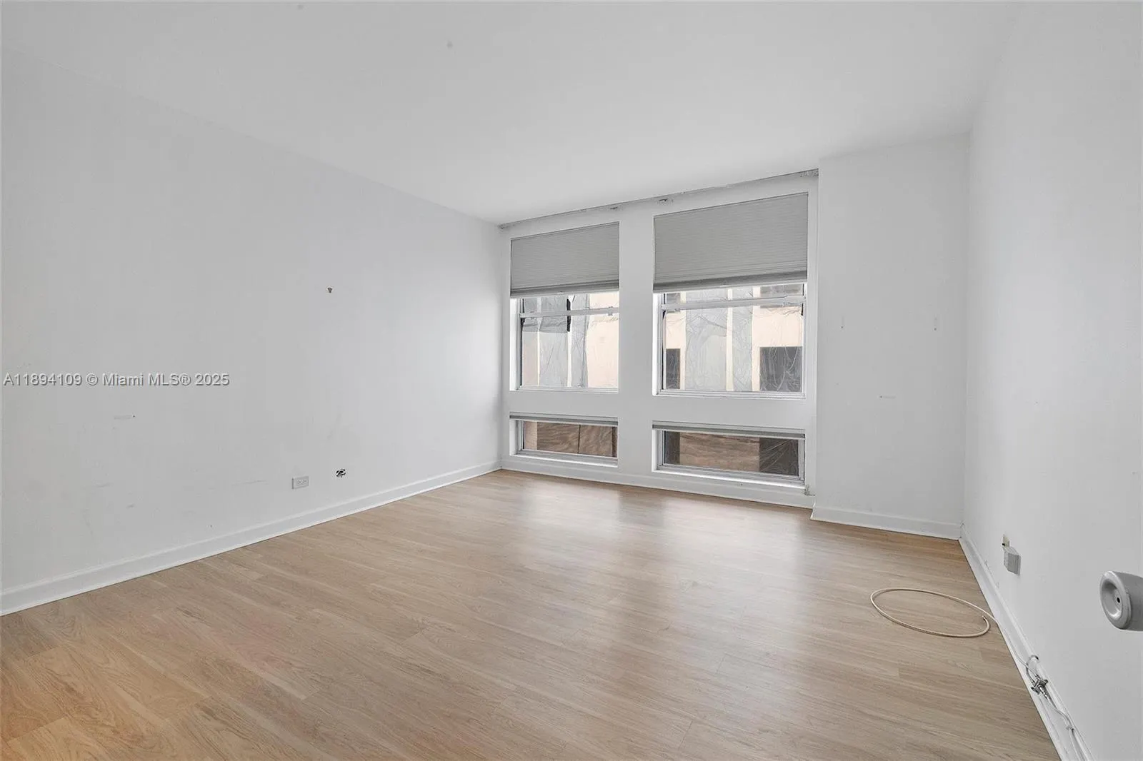 700 Biltmore Way, #402