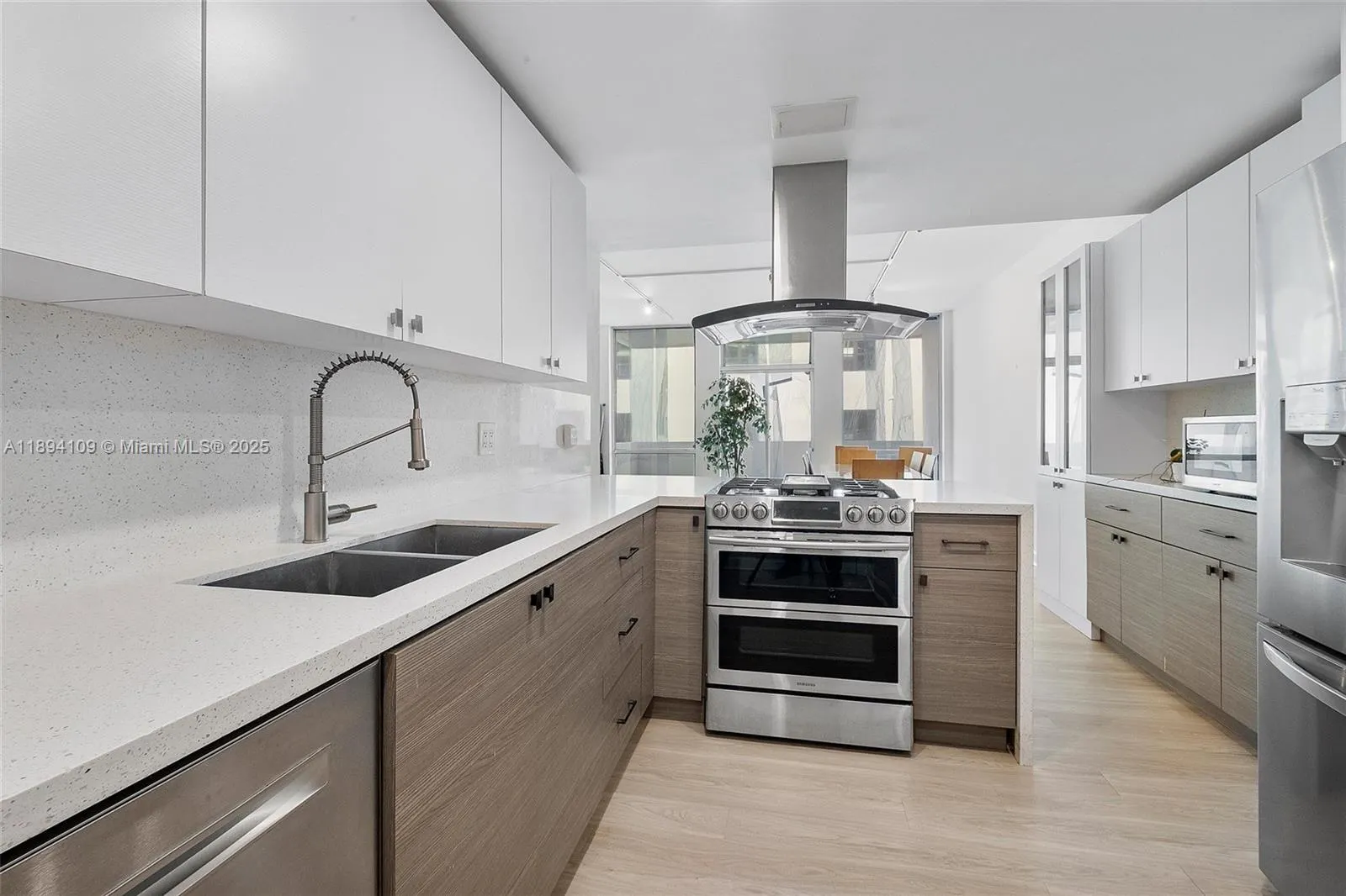 700 Biltmore Way, #402