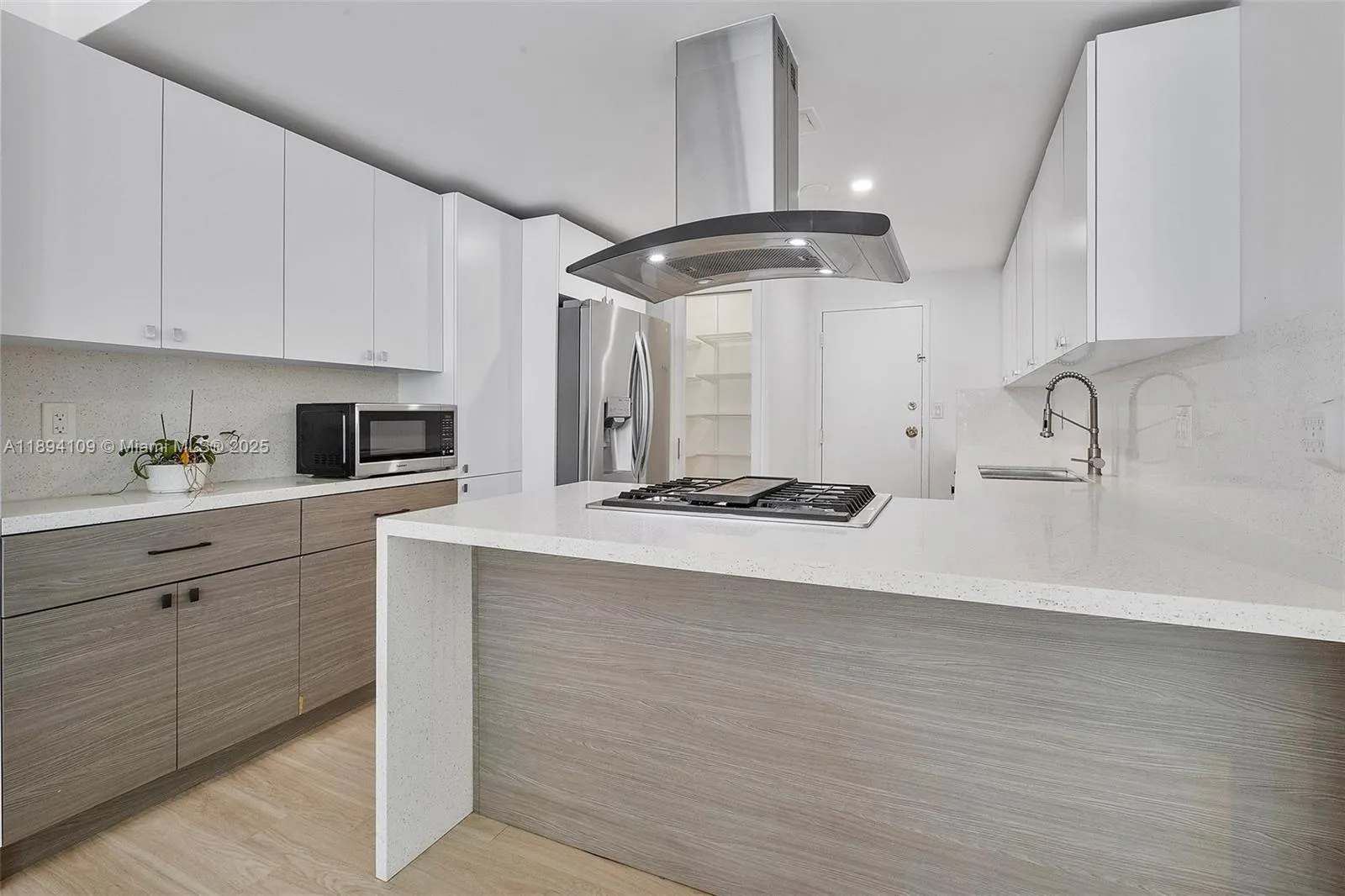 700 Biltmore Way, #402