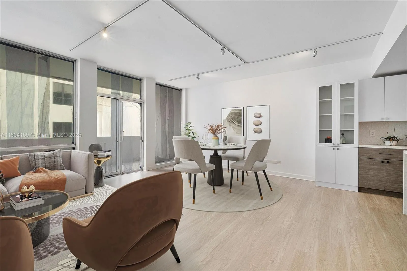 700 Biltmore Way, #402