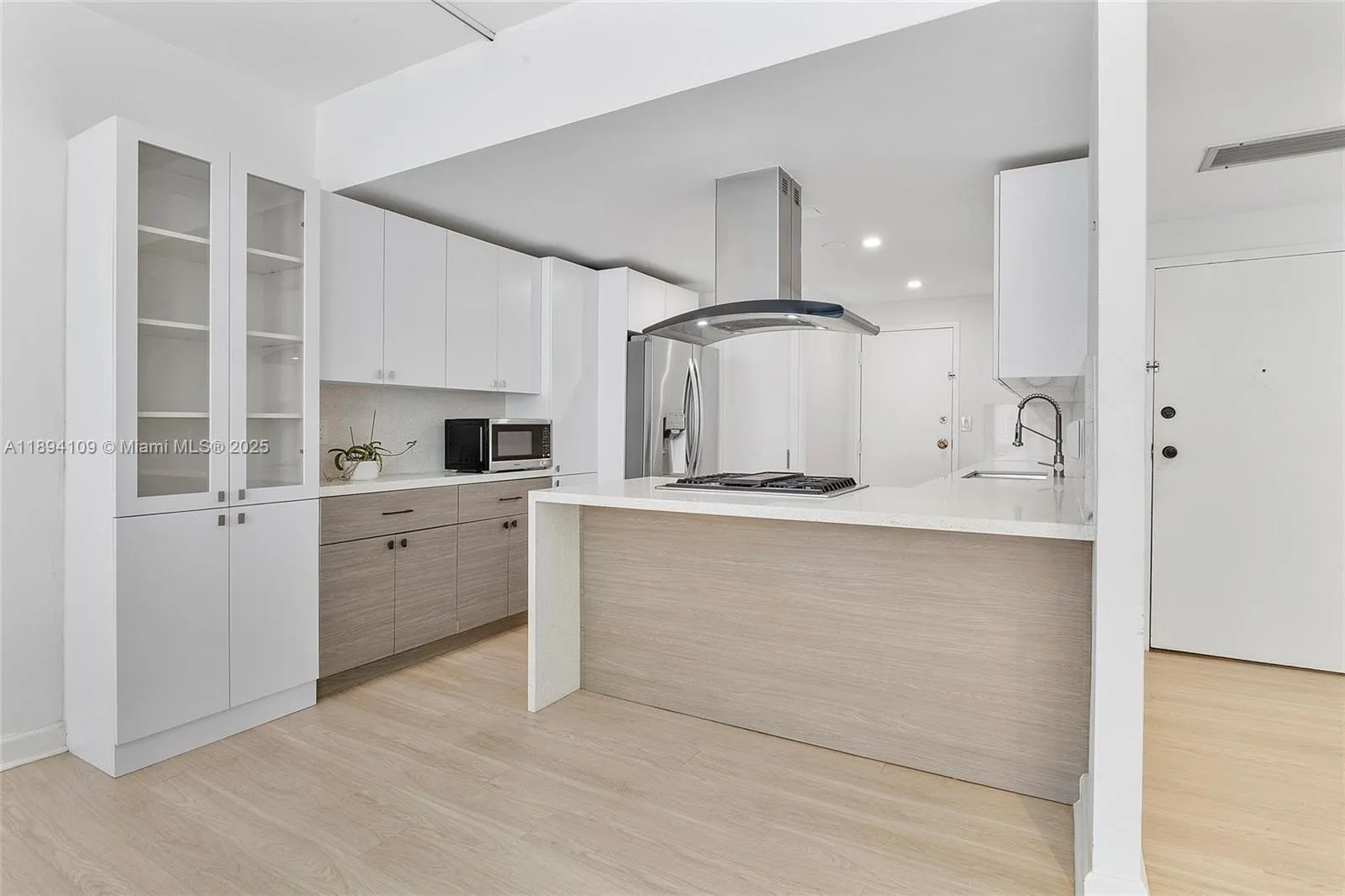700 Biltmore Way, #402