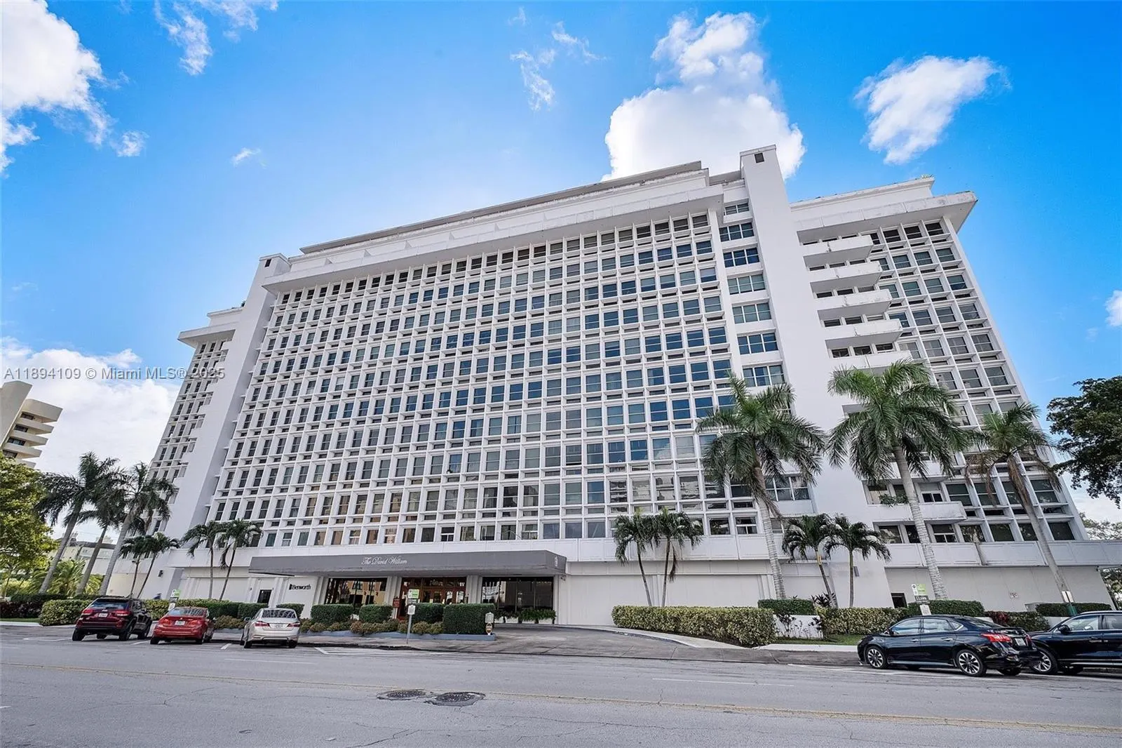 700 Biltmore Way, #402