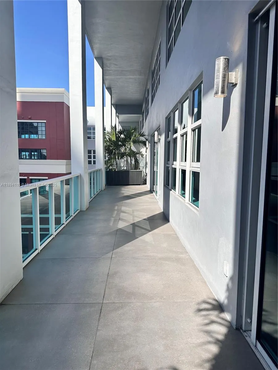1749 NE Miami Ct, #608