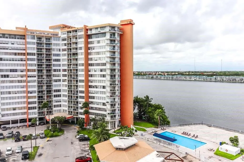 1351 NE Miami Gardens Dr, #1001E