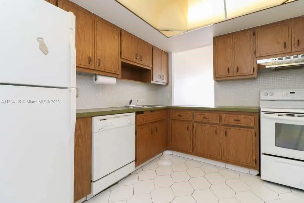 1351 NE Miami Gardens Dr, #1001E