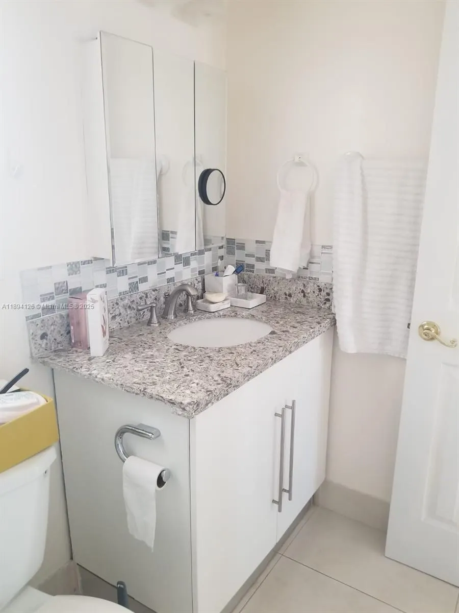 8465 Sunrise Lakes Blvd, #106