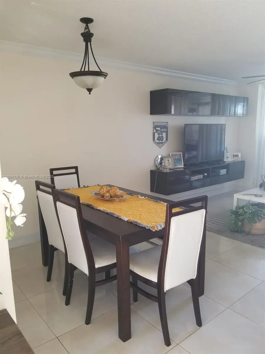 8465 Sunrise Lakes Blvd, #106