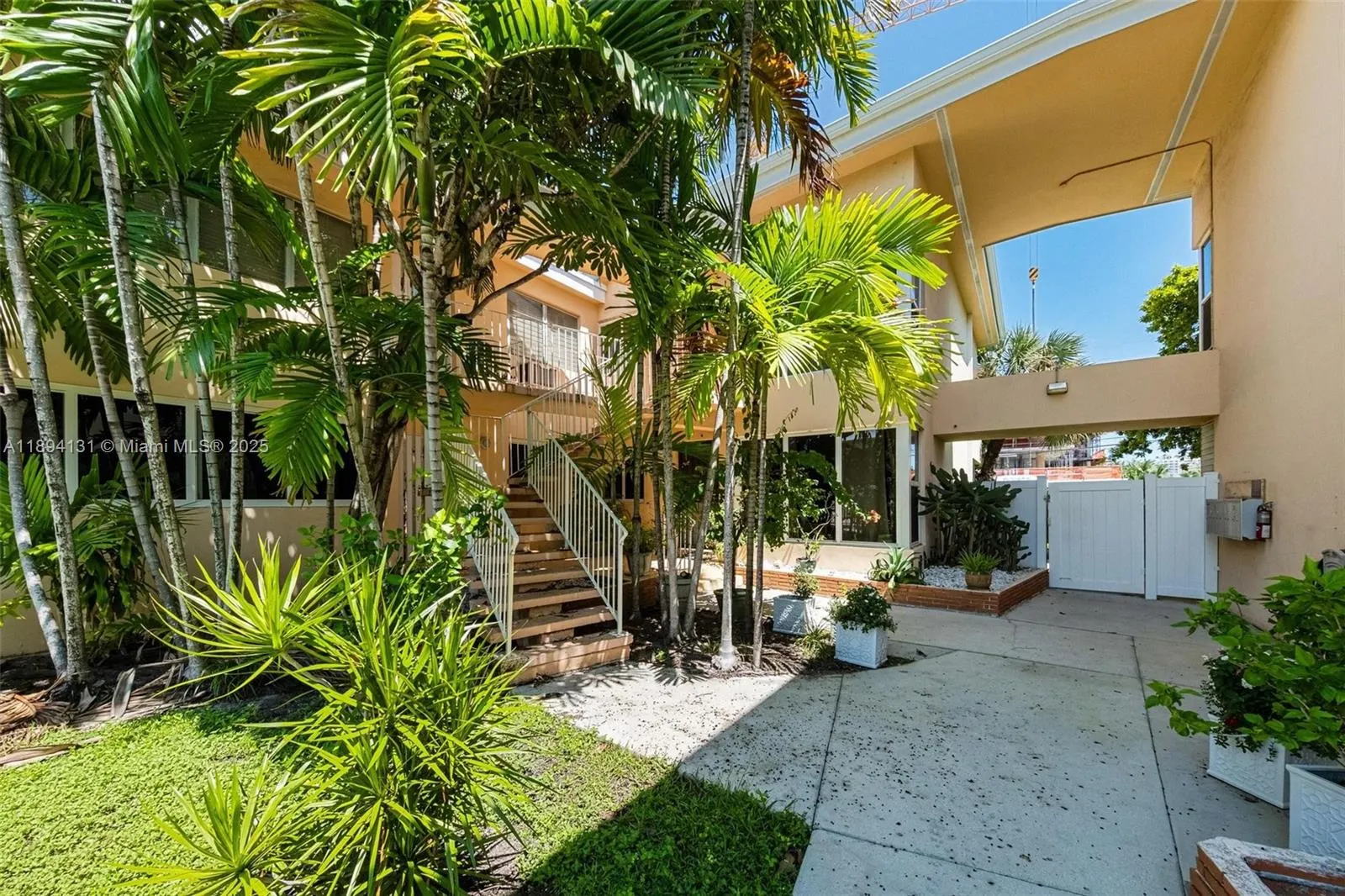 9400 E Bay Harbor Dr, #8