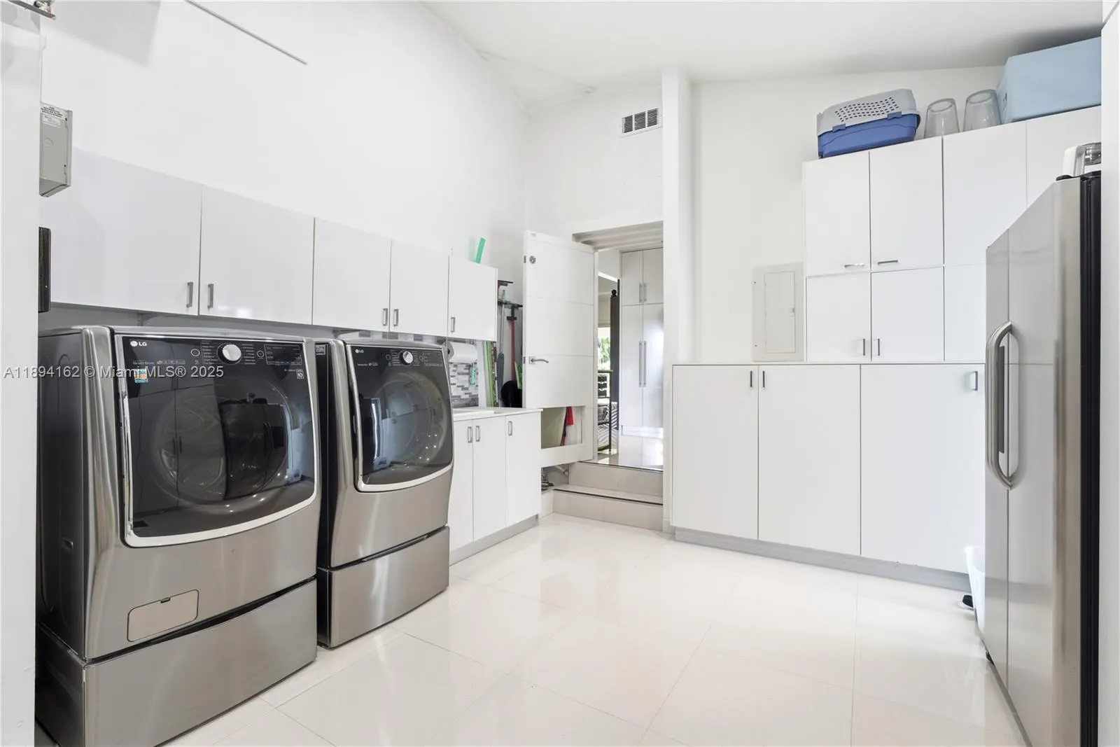 12932 Ixora Rd
