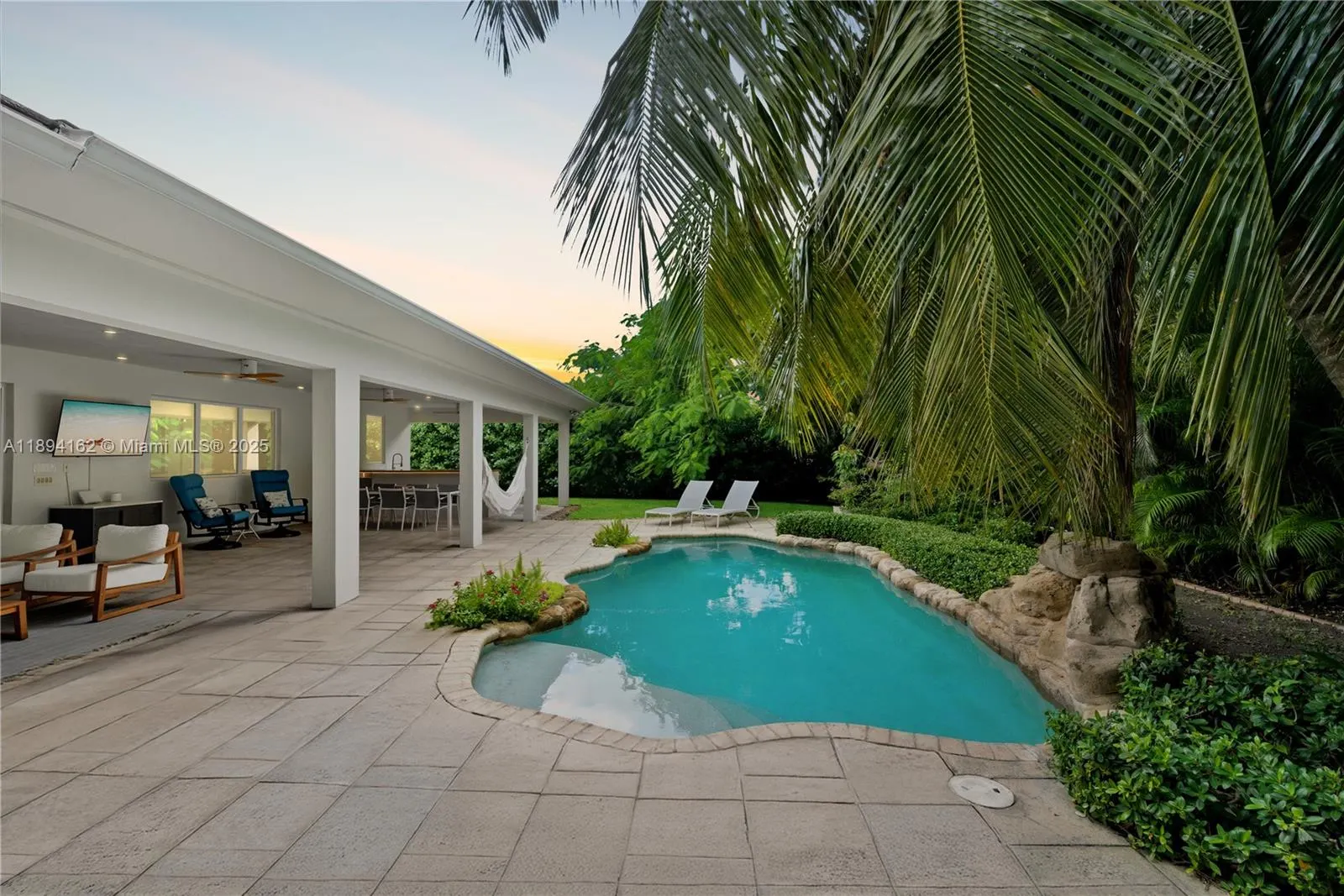 12932 Ixora Rd