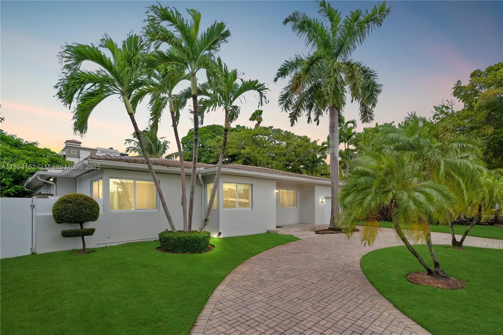 12932 Ixora Rd