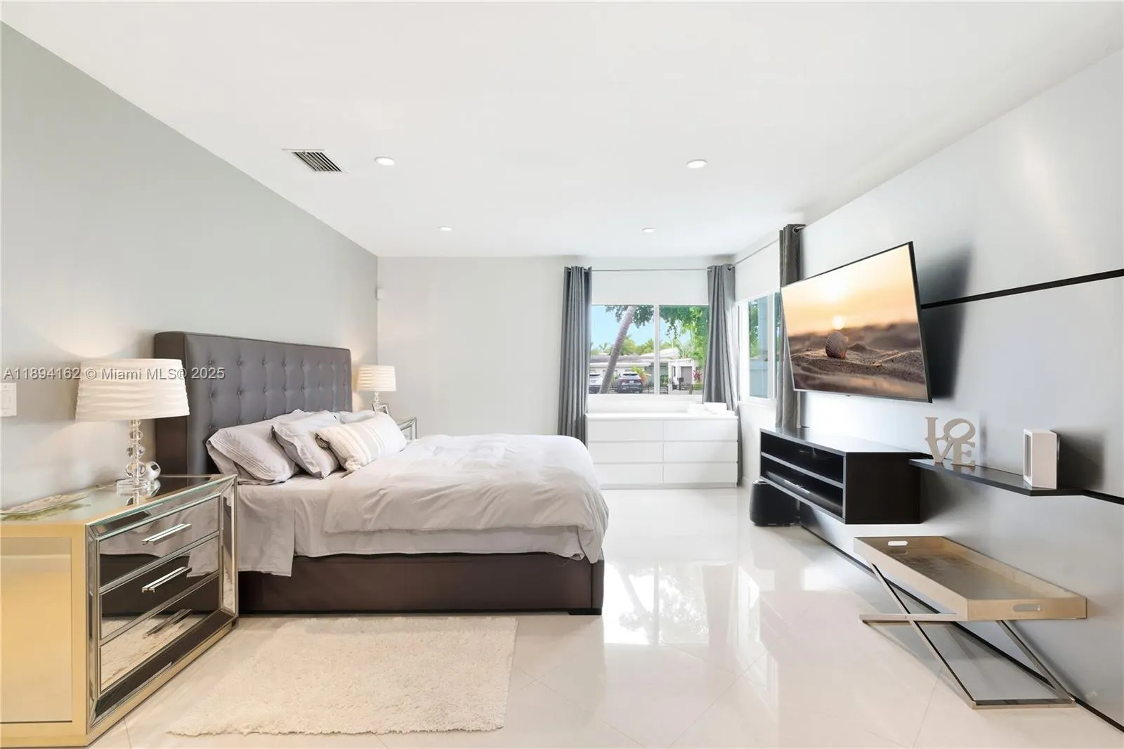 12932 Ixora Rd