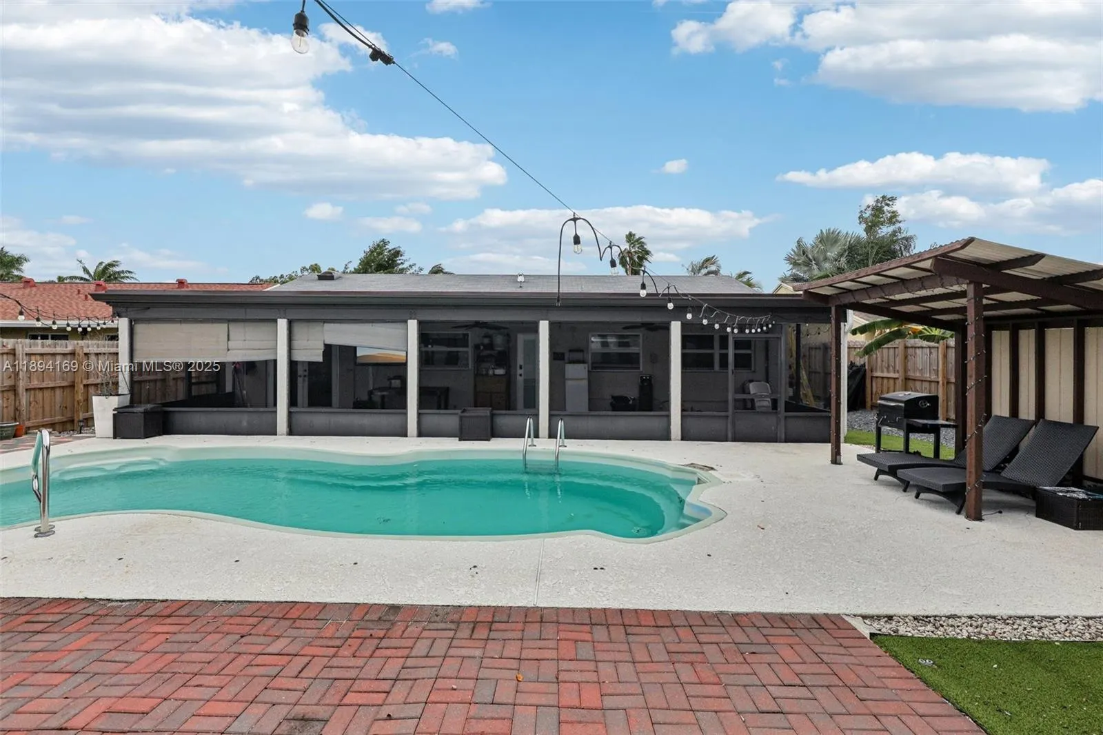 9360 NW 33rd Mnr