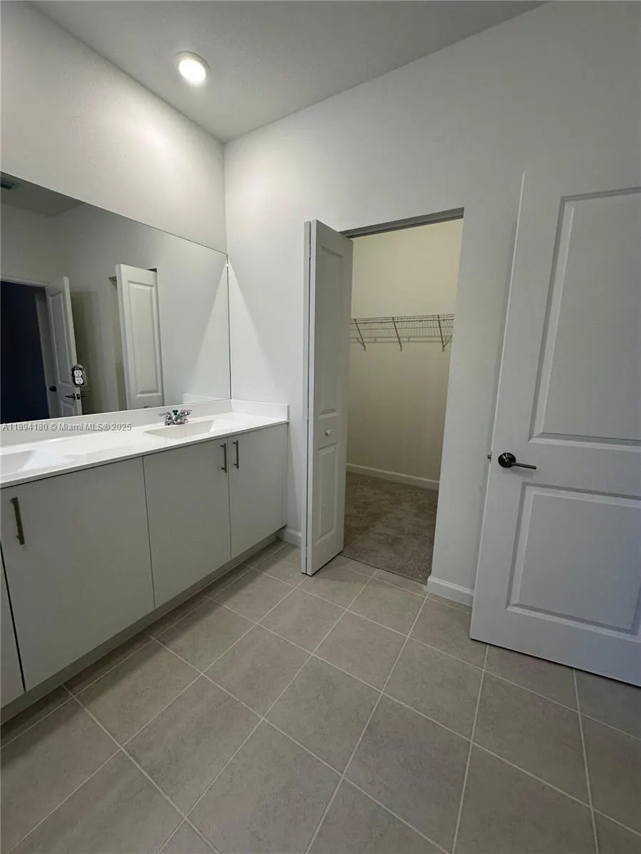 2546 SE 27th Dr, #2546