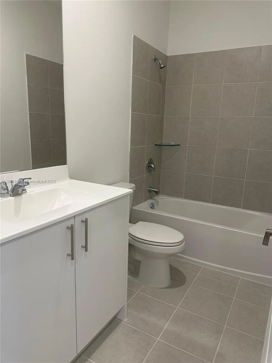 2546 SE 27th Dr, #2546