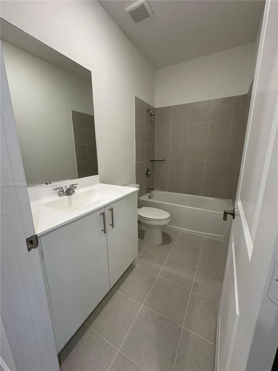 2546 SE 27th Dr, #2546