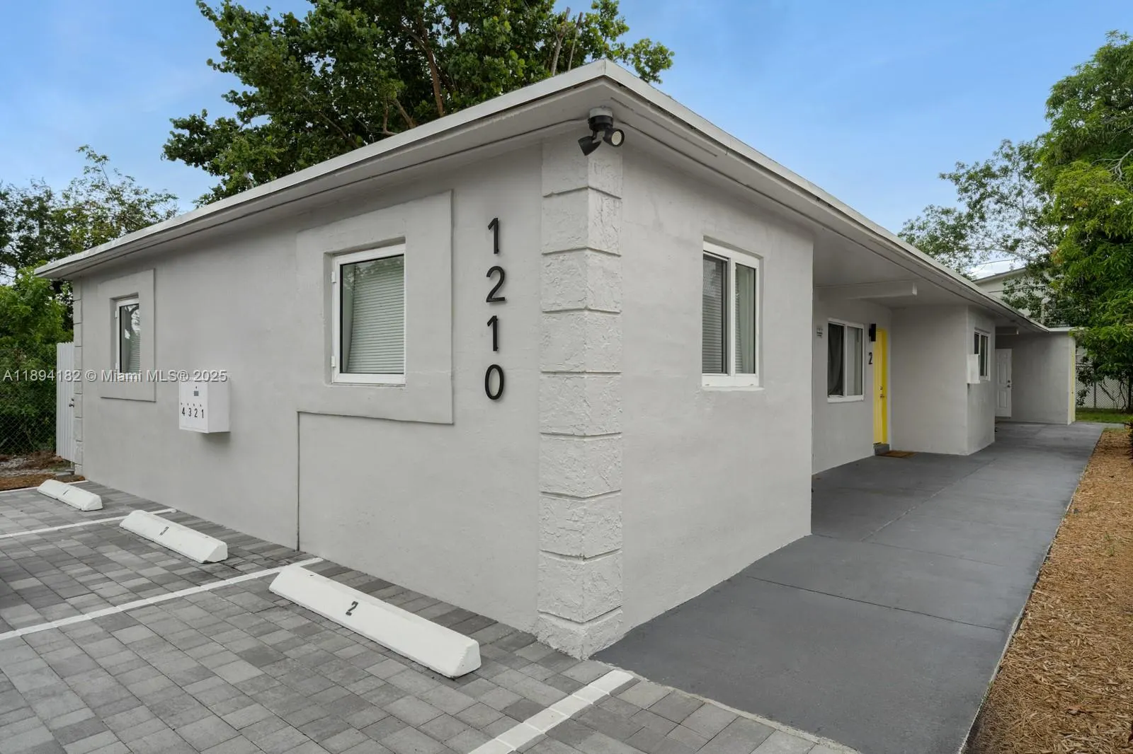 1210 NW 2nd St, #4