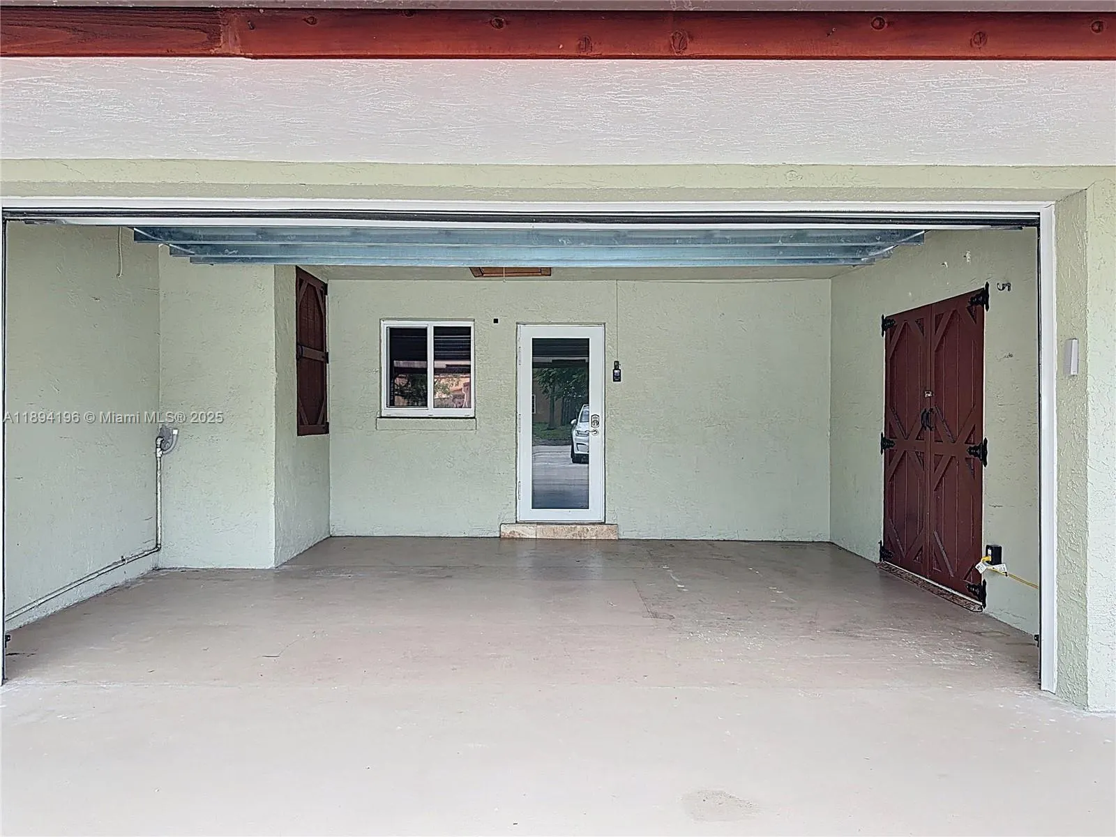 5511 NE 18th Ter