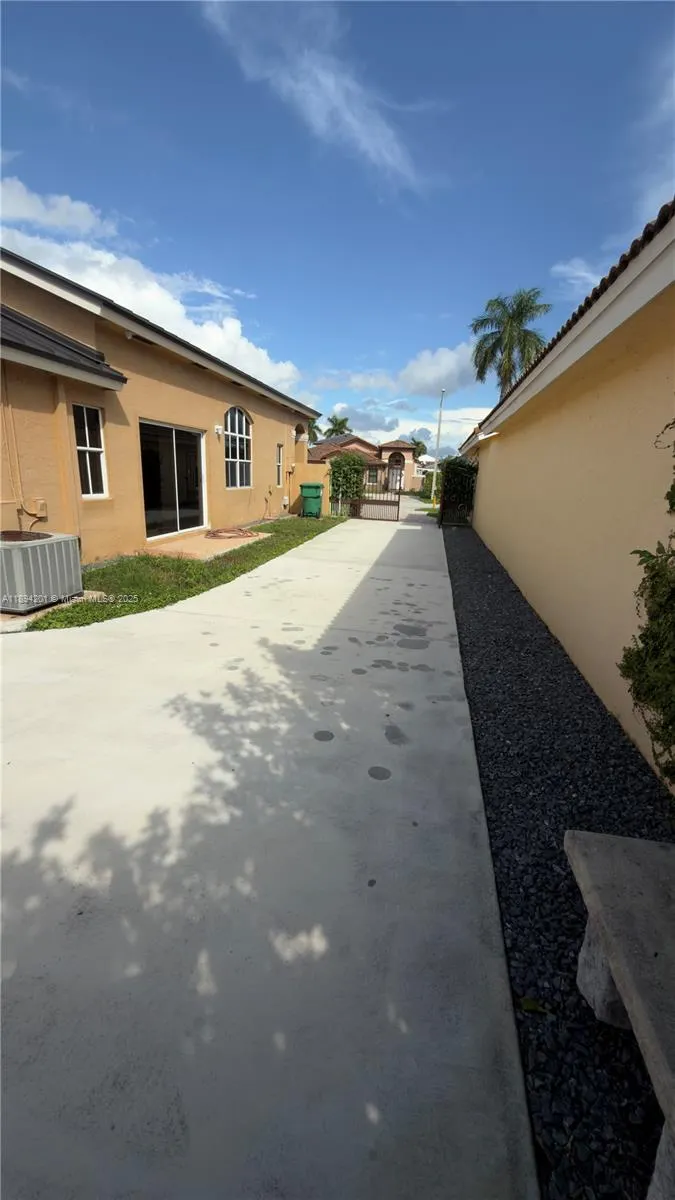 1070 NW 129th Pl