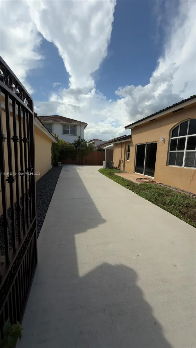 1070 NW 129th Pl