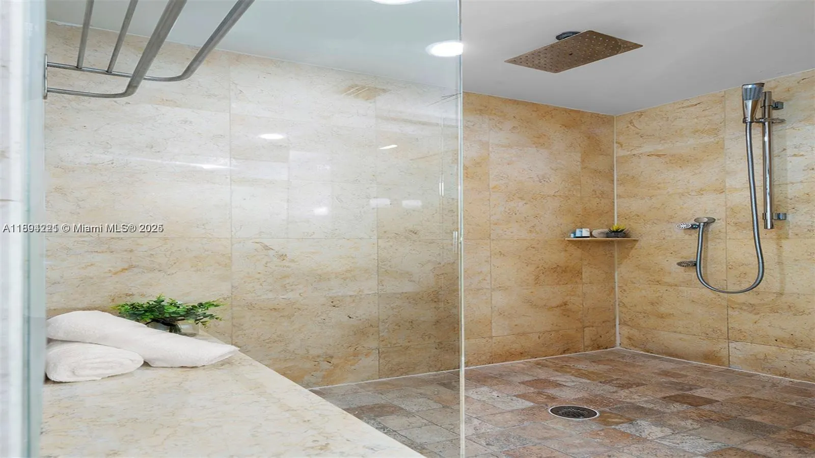1437 Collins Ave, #327