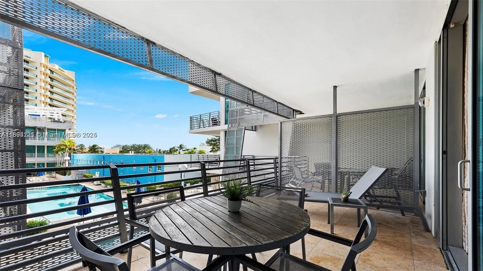 1437 Collins Ave, #327