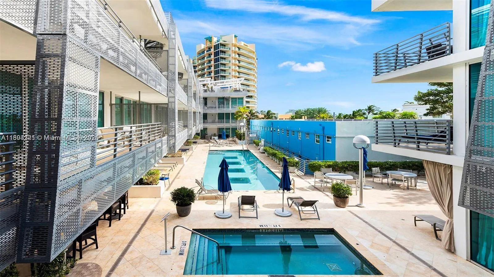 1437 Collins Ave, #327