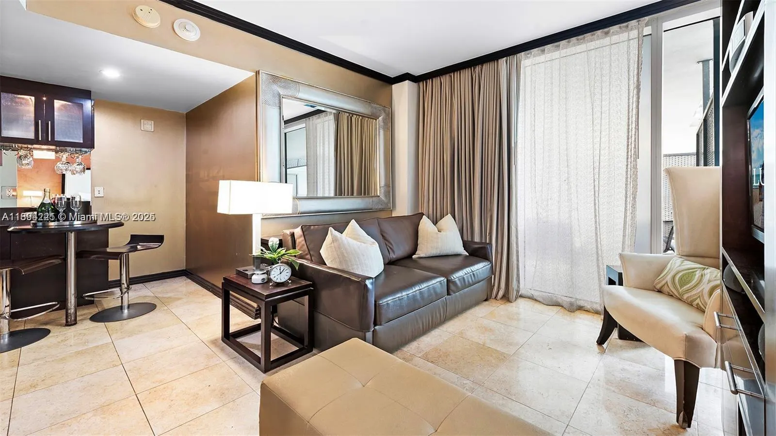 1437 Collins Ave, #327