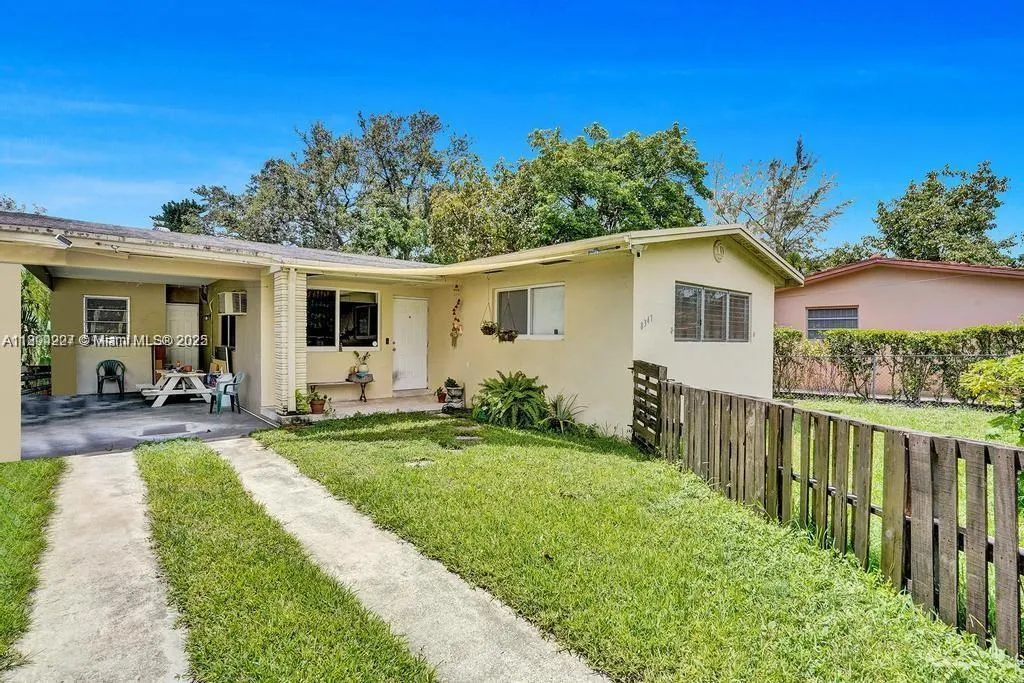 8347 E Dixie Hwy
