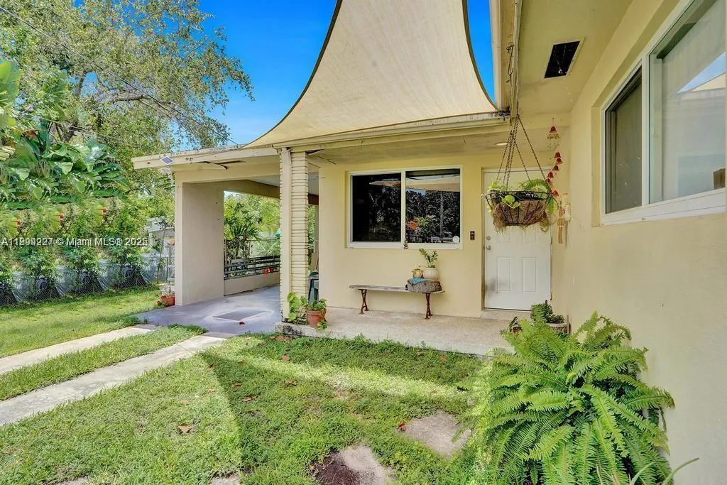8347 E Dixie Hwy