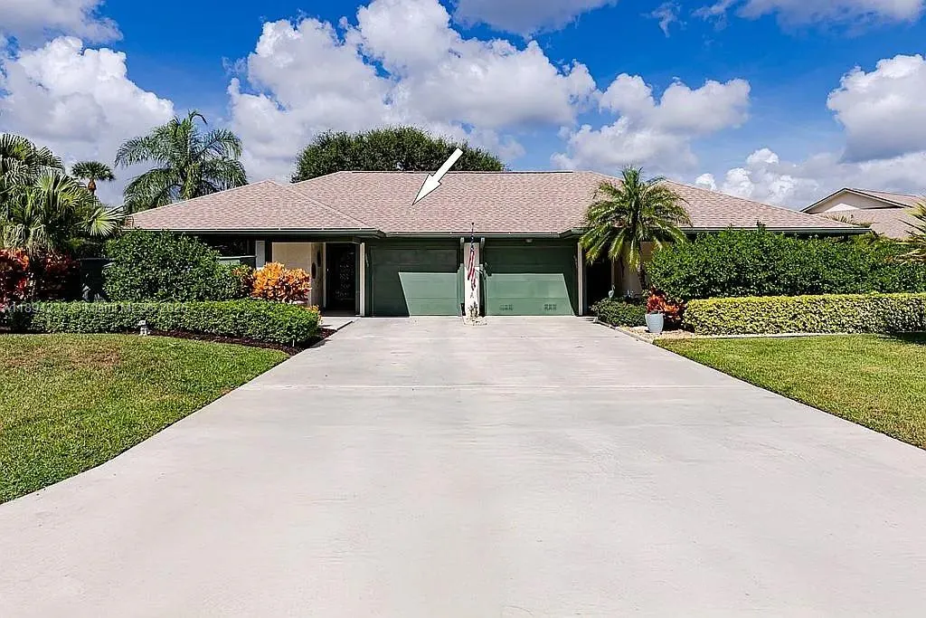 6893 SE Bunker Hill Dr