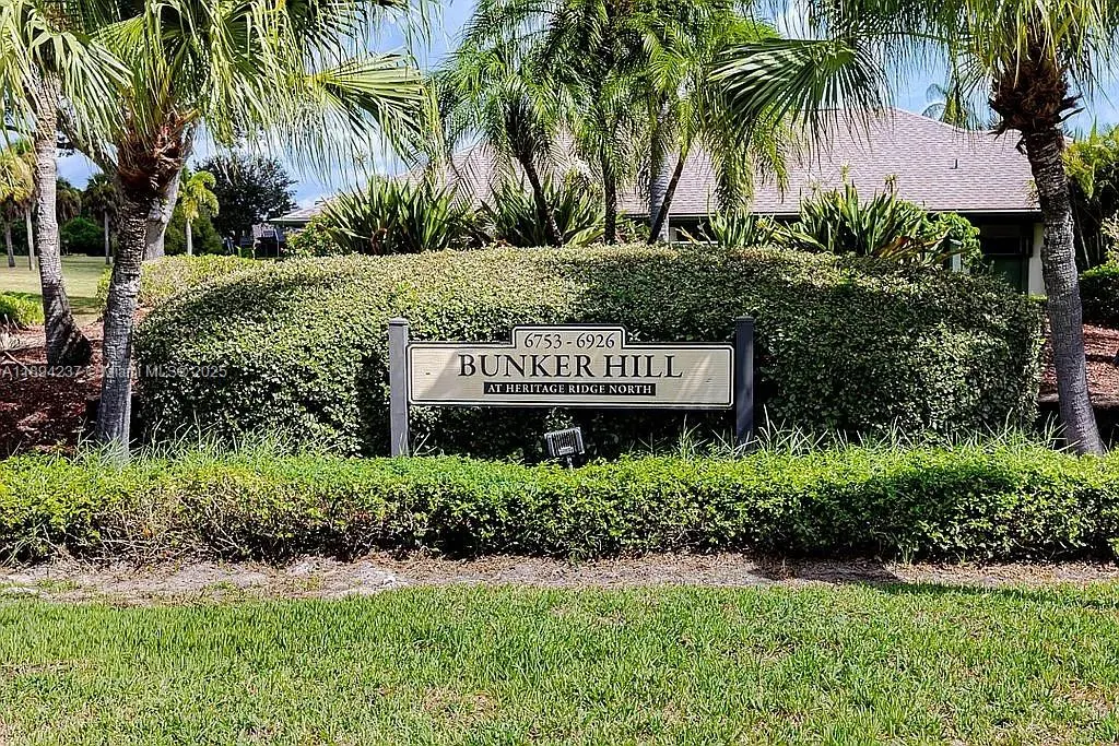 6893 SE Bunker Hill Dr