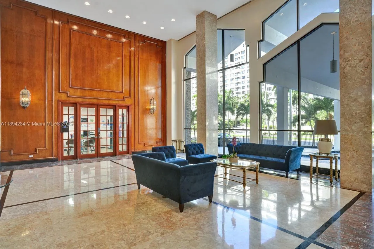 5601 Collins Ave, #504